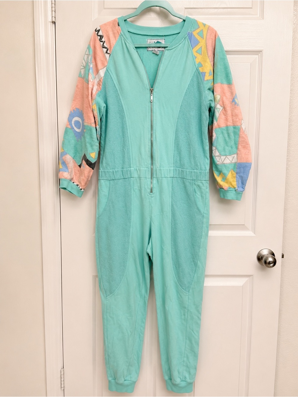 Vintage Classic 80’s Ladies Jag Jeans Mint Green Zip-Up Hoodie.